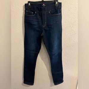 Levi’s pull on skinny jegging size 8 dark wash